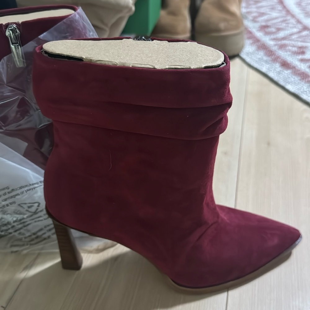 Vince Camuto burgundy suede heeled booties nwt 7.5